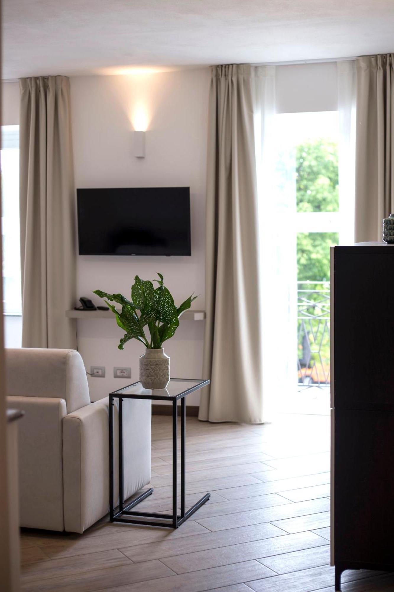 Hotel Ponti Angera Ngoại thất bức ảnh
